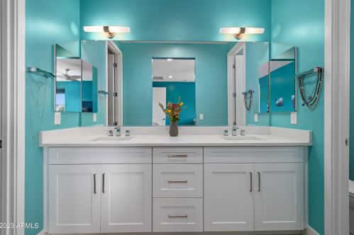 3128 Cheryl Dr, Phoenix AZ 85028-2329 exterior