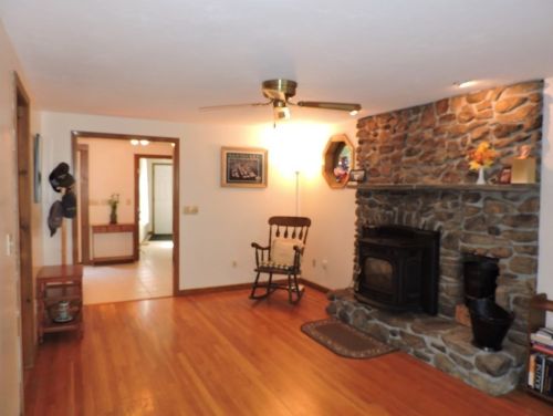 30 Jones Rd, Sutton MA 01590-2705 exterior