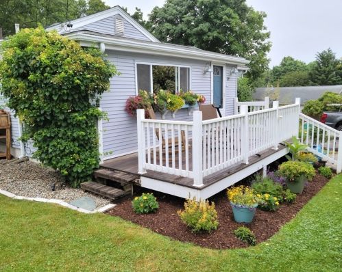 39 Elm St, Plymouth, MA 02360-1011