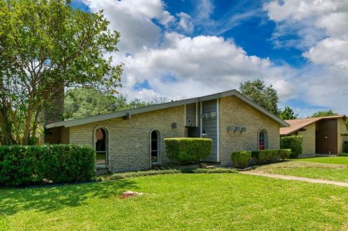 338 Wildbriar Dr, Garland, TX 75043-2920