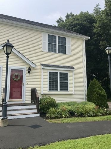 6 Colebrook Blvd, Whitman MA 02382-2067 exterior