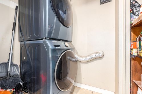 2221 61 Dr, Phoenix AZ 85033-4603 exterior