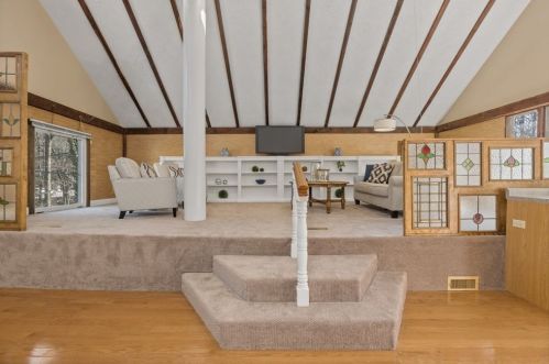 550 Beacon St, Newton MA 02459-2024 exterior