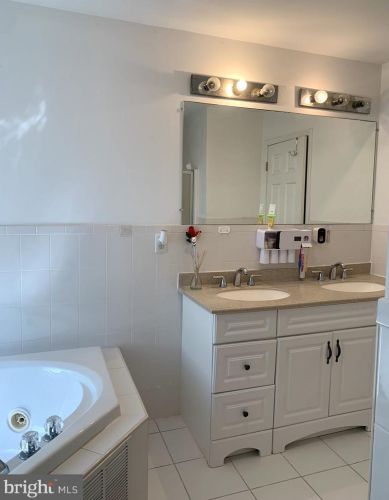 729 Schiller Ave, Trenton NJ 08610-6029 exterior