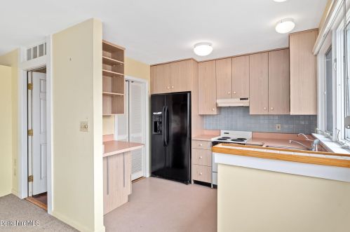 386 Oblong Rd, Williamstown MA 01267-3039 exterior