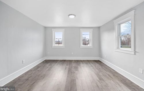 460 Crown Point Rd, West Deptford NJ  08086-2124 exterior