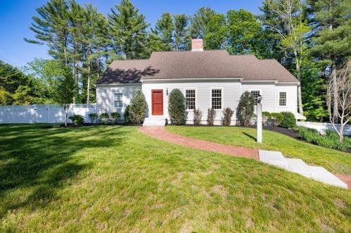6 Henrys Ln, Hingham, MA 02061-1262