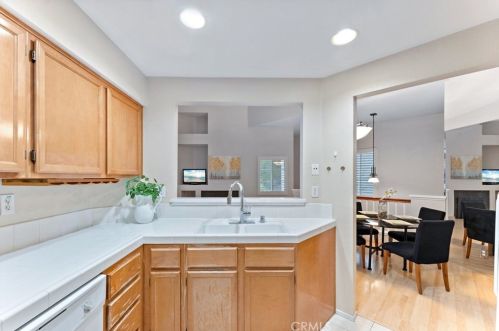 8075 Treeview Ct, Anaheim CA 92808-1552 exterior