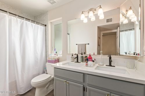 15826 5th Dr, Phoenix AZ  85023-7435 exterior