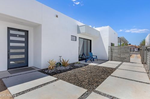 1121 11th St, Phoenix AZ 85006-2744 exterior