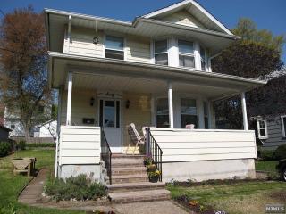 60 Haring St, Bergenfield, NJ 07621-2024