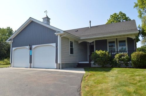 727 Ledge Rd, Seekonk, MA 02771-3004