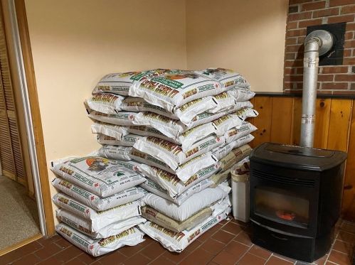 10 Hitching Post Rd, Amherst MA 01002-1155 exterior