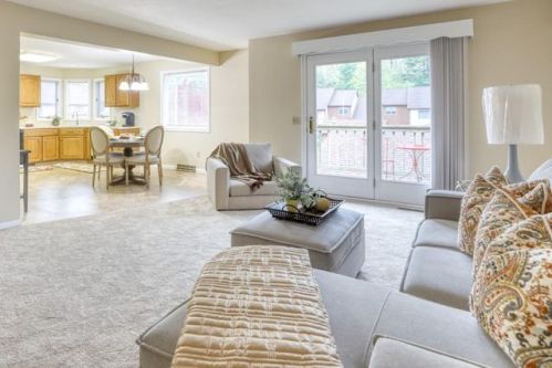 10 Pine Grove Dr, South Hadley MA  01075-2195 exterior