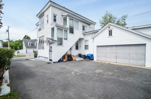 77 Riverdale St, Methuen MA 01844-6105 exterior