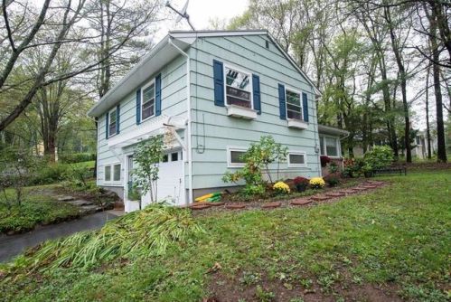 2 Juniper St, Ipswich MA  01938-1633 exterior