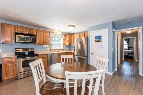 42 Country Way, Taunton, MA 02780-1266