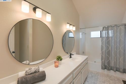 1928 Trombas Ave, San Leandro CA 94577-6127 exterior