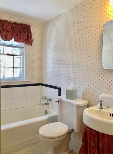 32 Old Farm Rd, Dedham MA 02026-4115 exterior