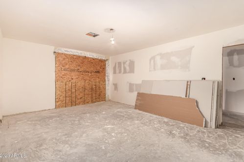 1332 Edgemont Ave, Phoenix AZ 85035-2212 exterior