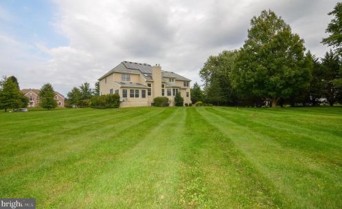 8 Landview Ln, Columbus NJ 08022-2260 exterior