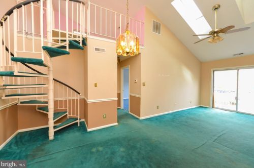 1075 Tristram Cir, West Deptford, NJ 08051-2240