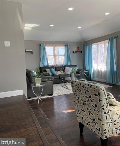 817 Broad St, West Deptford NJ 08096-1605 exterior