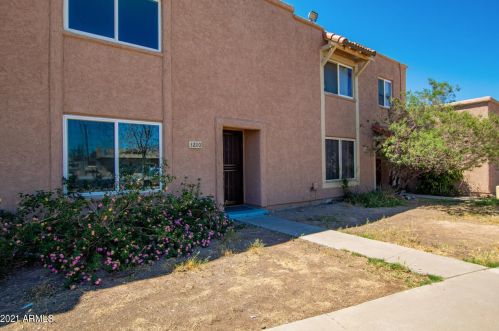 3220 Echo Ln, Phoenix, AZ 85051-5913