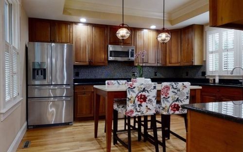 1482 Washington St, Newton, MA 02465-2218