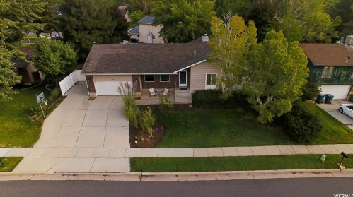 2193 Gyrfalcon Dr, Sandy, UT 84092-4049