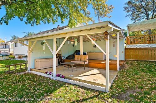 41 Reynolds Dr, Tinton Falls NJ 07724-2323 exterior