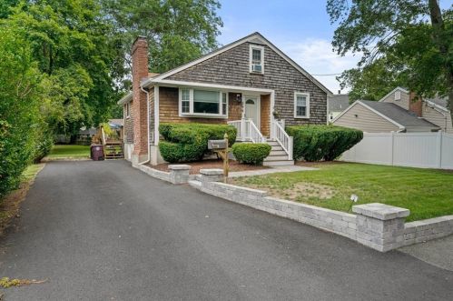 294 Central St, Weymouth, MA 02190-2810