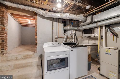 335 6 St, Philadelphia PA 19140-4560 exterior