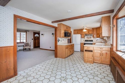 2 Chester Ave, Burlington MA 01803-1312 exterior