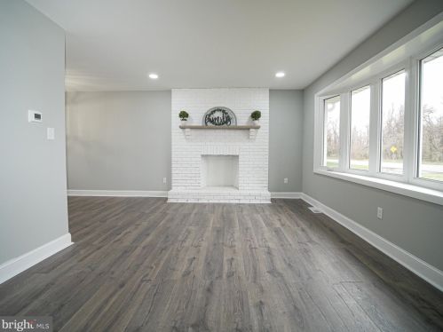 145 Crown Point Rd, West Deptford NJ  08093-1131 exterior