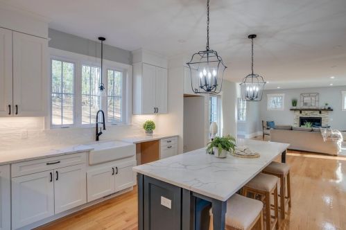 1 Dogwood Ln, North Reading MA 01864-1925 exterior