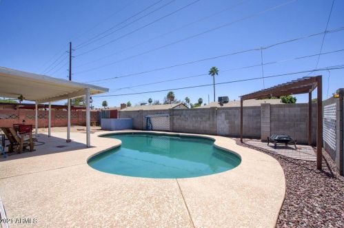 3813 Claremont St, Phoenix, AZ 85019-1526