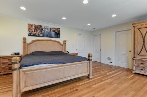 208 Vly Rd, Needham MA 02492-4720 exterior