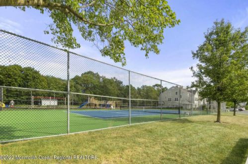 31 Dover Ct, Tinton Falls, NJ 07712-7763