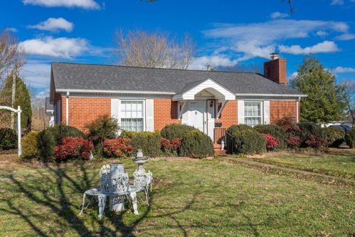 306 Broad St, Sweetwater TN  37874-1735 exterior