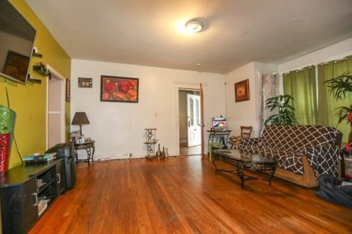 8 Fern St, Lawrence MA 01841-1160 exterior