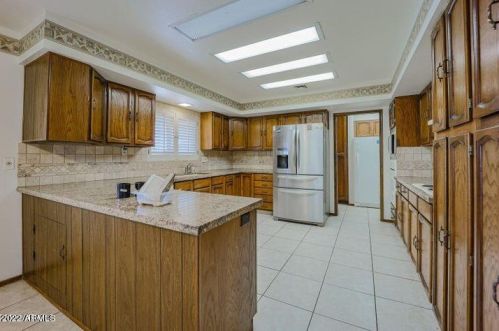 4225 Country Gables Dr, Phoenix AZ  85053-4561 exterior