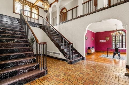 4 Kensington Rd, Worcester MA 01602-1814 exterior