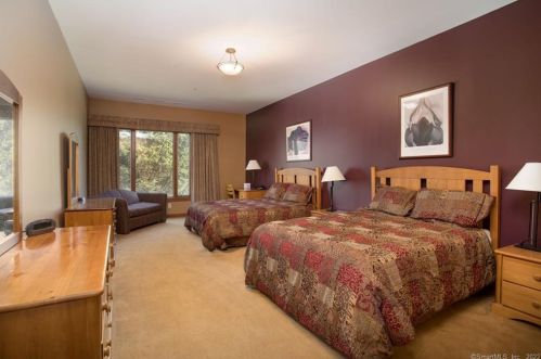 2080 Undermountain Rd, Sheffield MA 01257-9639 exterior