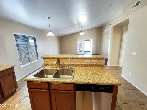 5730 27 Dr, Phoenix AZ 85045-4200 exterior