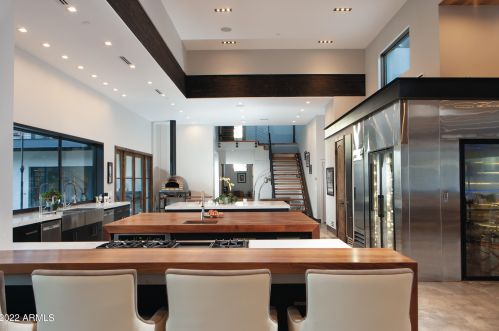 4621 Camelback Rd, Phoenix AZ 85033-1534 exterior