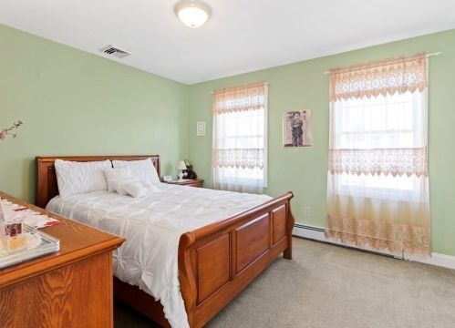 305 Detroit St, Fall River MA 02721-4904 exterior