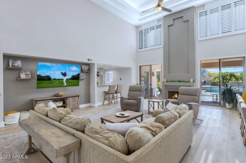 2347 Cinnabar Ave, Phoenix AZ  85028-3633 exterior