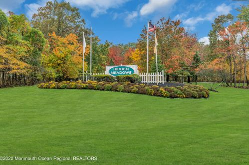 11 Charles Ct, Tinton Falls NJ 07712-7941 exterior