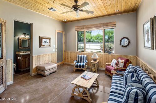 2020 Bethany Home Rd, Phoenix AZ 85014-2434 exterior